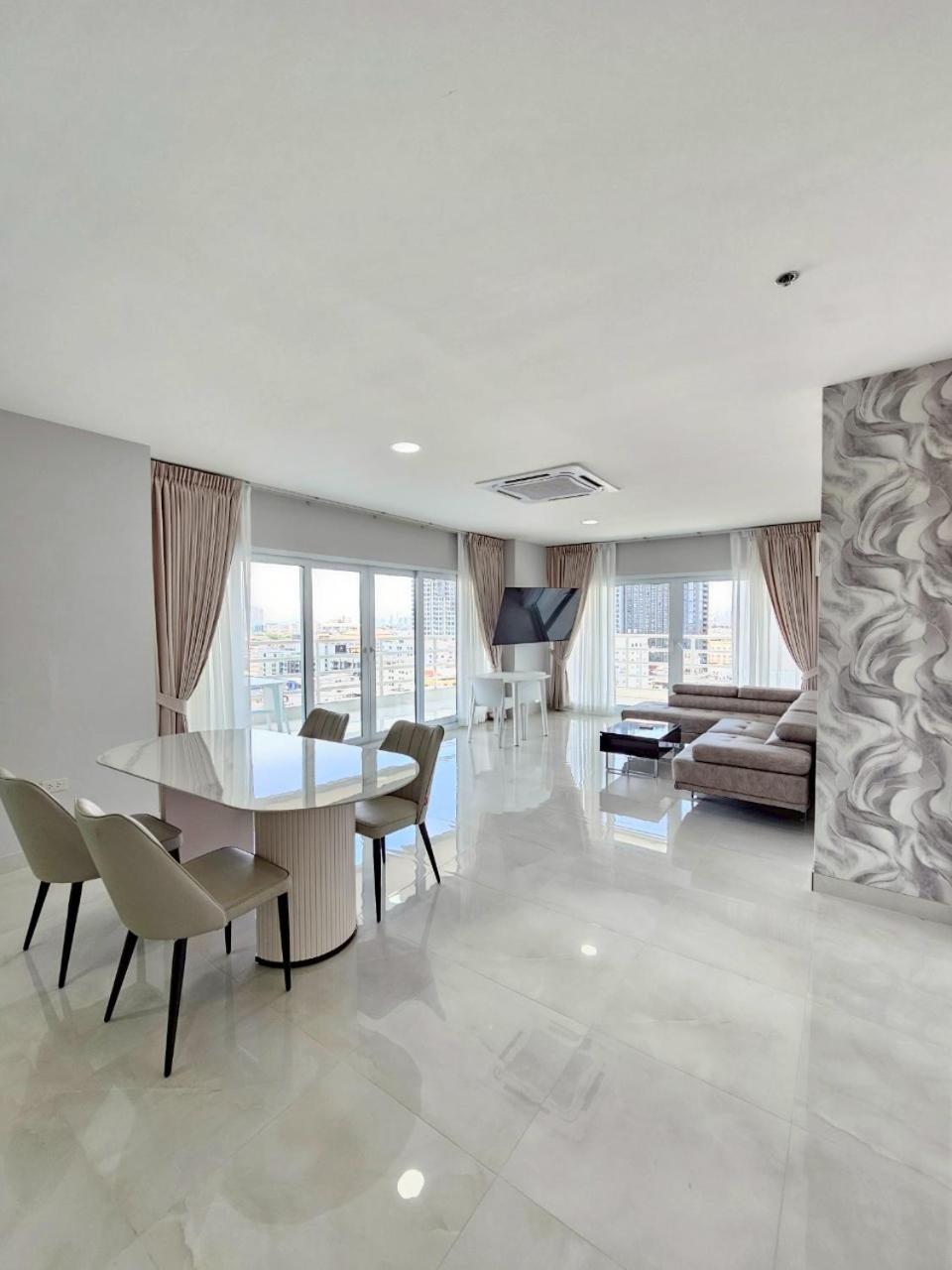 View Talay6 By Blue Ocean Suite Pattaya Εξωτερικό φωτογραφία