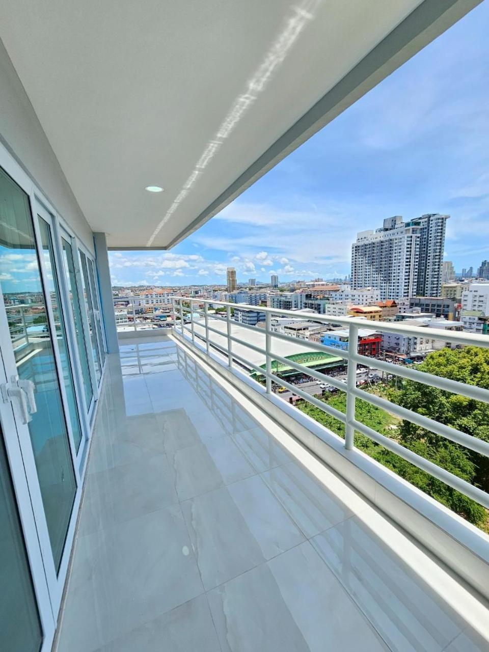 View Talay6 By Blue Ocean Suite Pattaya Εξωτερικό φωτογραφία