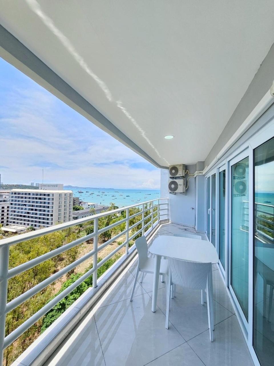 View Talay6 By Blue Ocean Suite Pattaya Εξωτερικό φωτογραφία