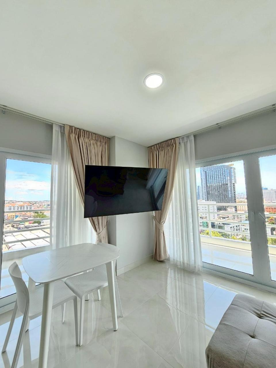 View Talay6 By Blue Ocean Suite Pattaya Εξωτερικό φωτογραφία