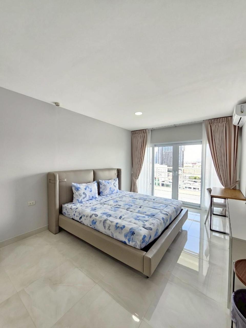 View Talay6 By Blue Ocean Suite Pattaya Εξωτερικό φωτογραφία